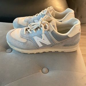 Barely worn trendy and rare New Balance 574 size 8.5 sneakers